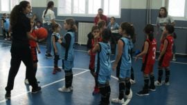 María Bruñó, tras su debut arbitrando en Escuelas Católicas: «Espero que los niños aprendan de mis aciertos y errores»