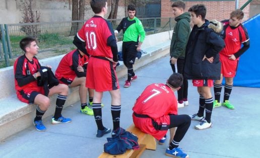 Virgen de Atocha, Mater Immaculata y Sagrado Corazón de Jesús Gutenberg mantienen el pleno en fútbol sala