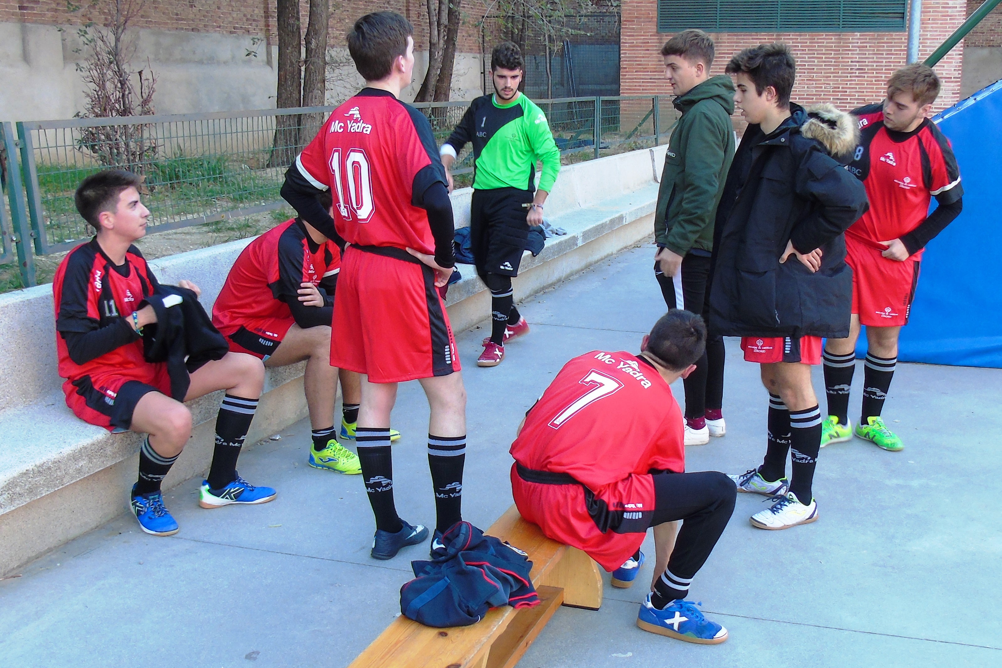 Virgen de Atocha, Mater Immaculata y Sagrado Corazón de Jesús Gutenberg mantienen el pleno en fútbol sala