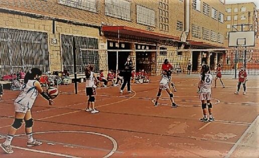 Santa Ana y San Rafael “A”, Obispo Perelló “Blanco” y Saint Louis des Français “A” acarician el trofeo de campeón