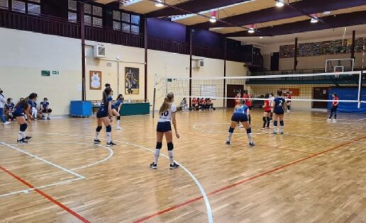 Dos campeones cadetes de voleibol, Santa Ana y San Rafael “B” en el grupo 2 y Saint Louis des Français “A” en el grupo 3 3