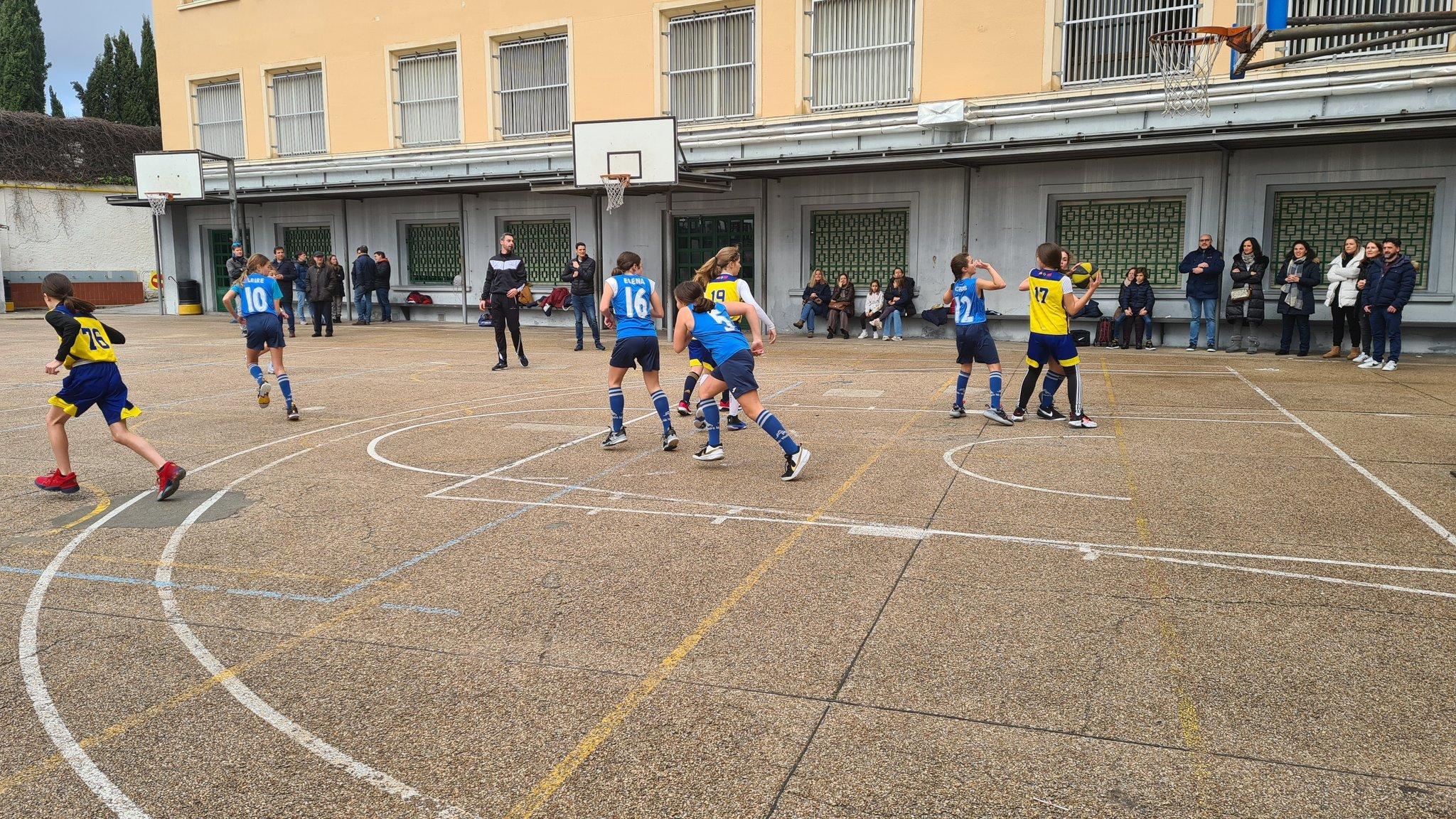 Feliz Navidad a base de canastas