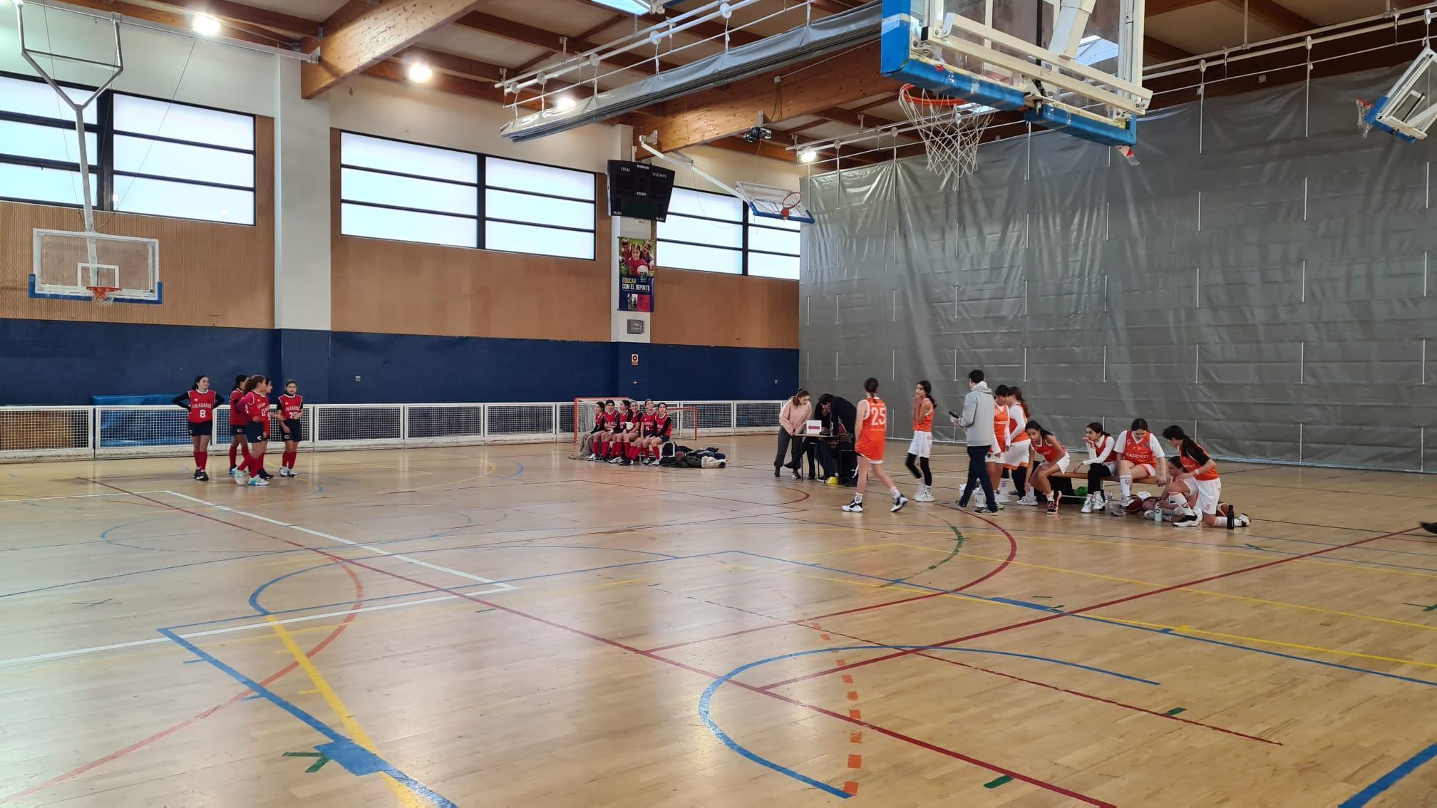 Las chicas BVM Irlandesas se mantienen fuertes en el baloncesto femenino de canasta grande y los chicos de El Prado hacen lo propio en el masculino