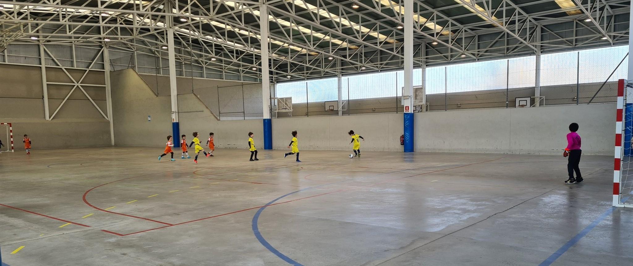 La lluvia marca el inicio de las fases finales de las categorías menores de futsal
