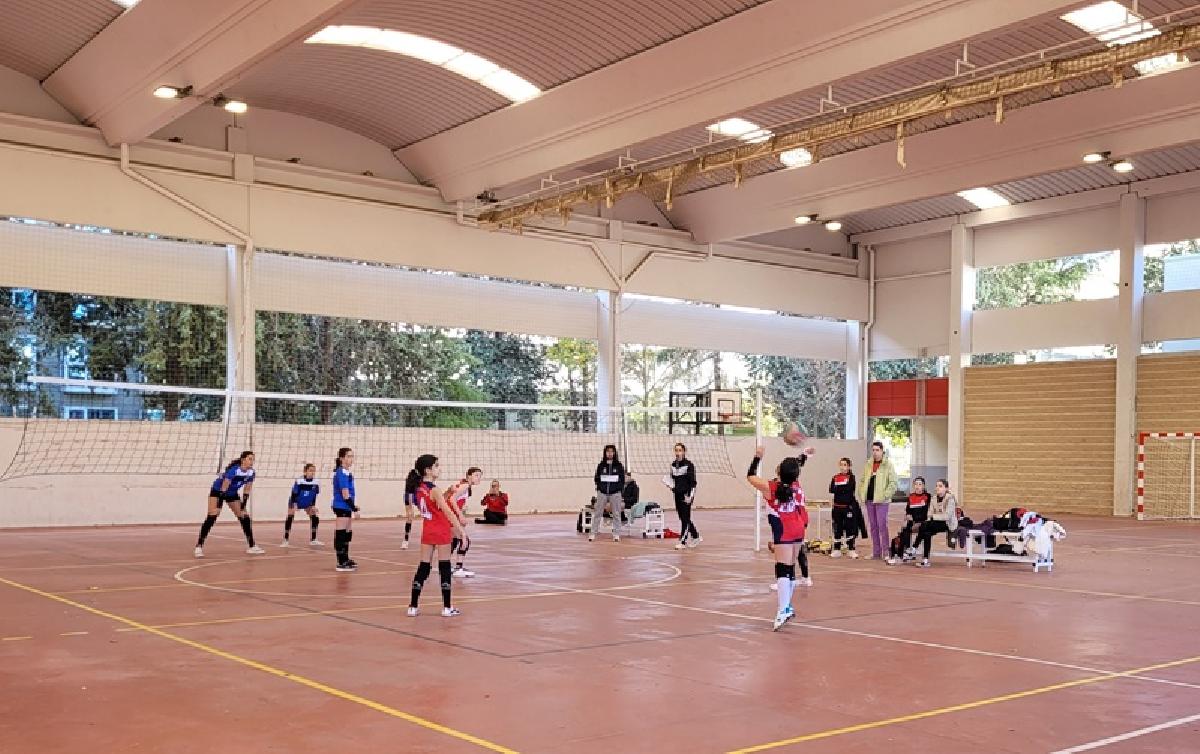 Cada set cuenta: el voleibol de ECM mantiene la emoción en todas las categorías