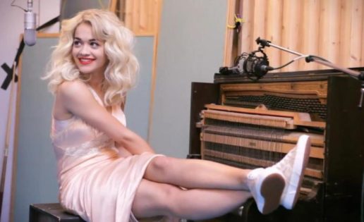 Rita Ora embajadora de Superga, usa Converse