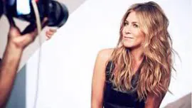 La línea de Jennifer Aniston para evitar el pelo crespo