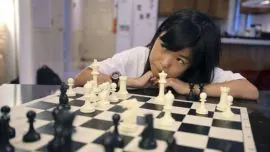 Carissa Yip, una niña de 9 años que juega al ajedrez a la ciega
