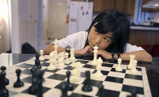 Carissa Yip, una niña de 9 años que juega al ajedrez a la ciega