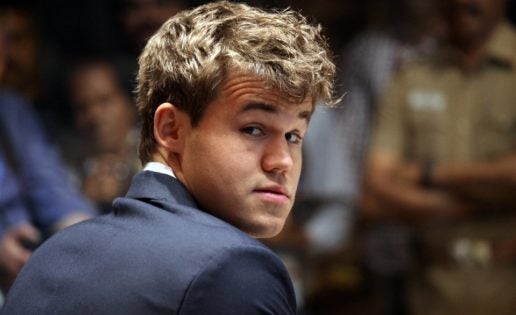 A Carlsen le basta una imprecisión