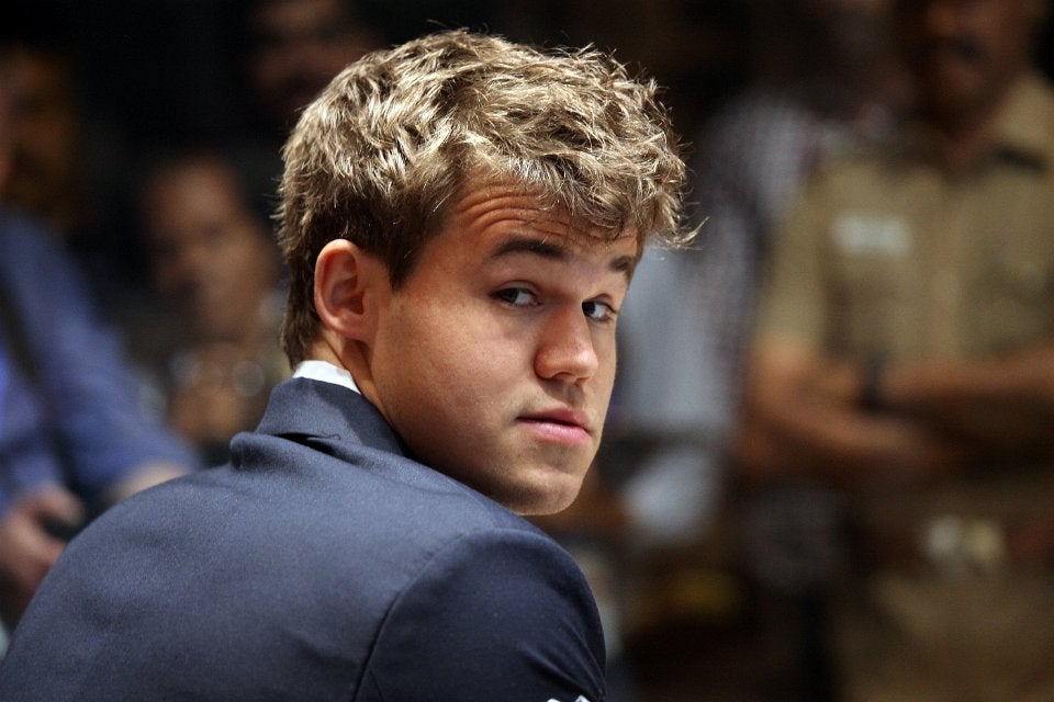 A Carlsen le basta una imprecisión