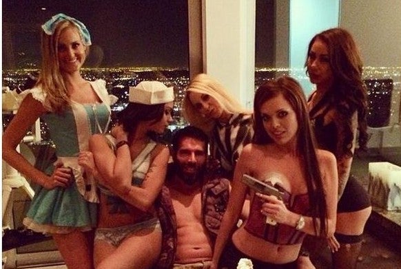 Chicas, armas y lujo: los excesos de Dan Bilzerian, rey de Instagram