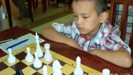 Un niño de nueve años gana a dos grandes maestros