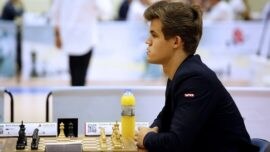 Jugar al ajedrez «sin pensar»: Dubai acoge el Mundial de rápidas