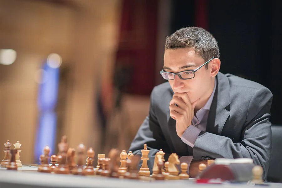 Caruana amenaza a Carlsen y roza el número uno