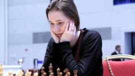 A la FIDE se le caen los campeones