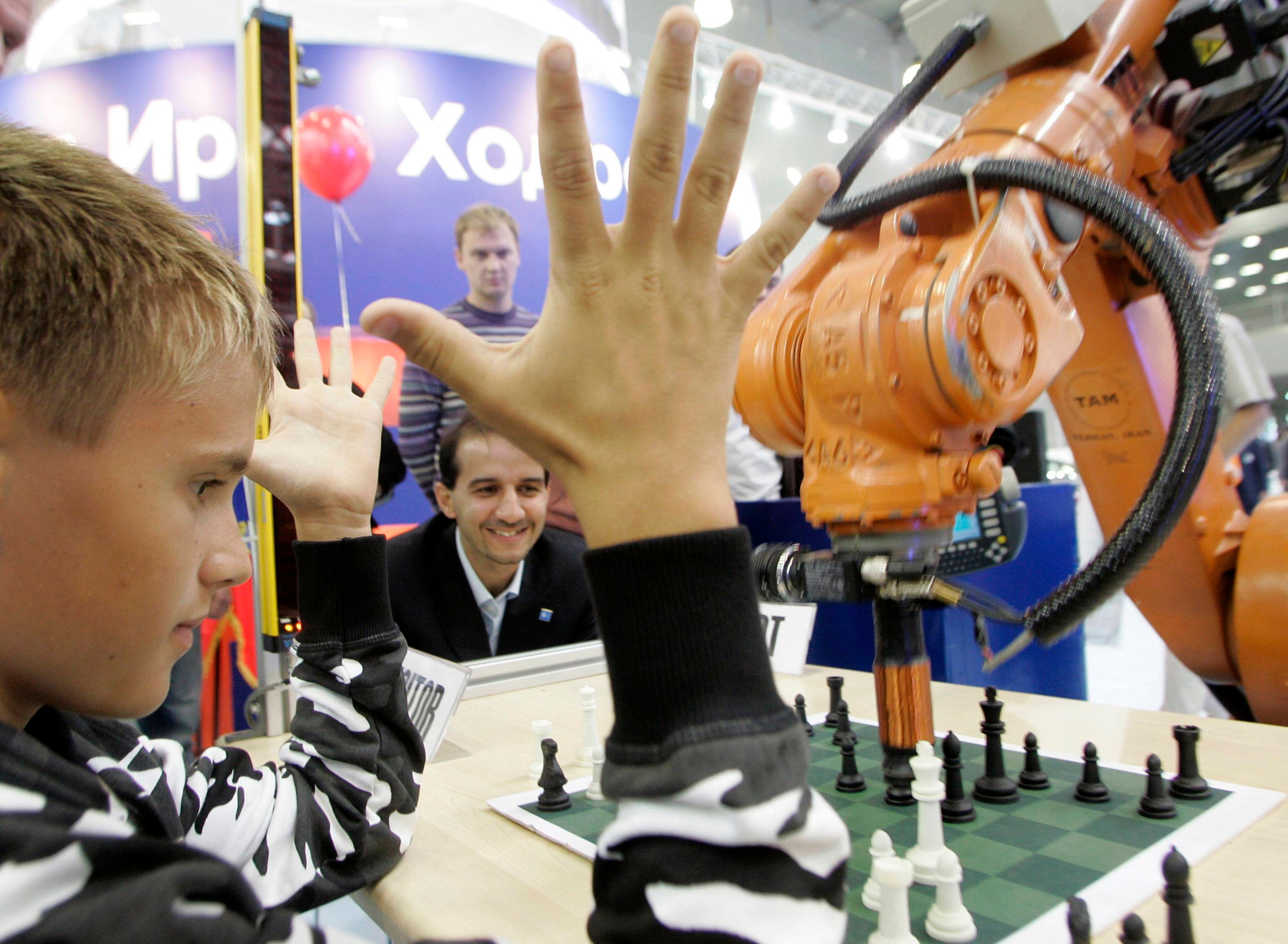 Crean el robot de ajedrez perfecto, capaz de aprender por sí mismo