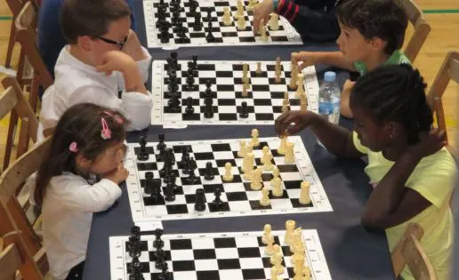Irene Planella, de tres años, la jugadora de ajedrez más joven del mundo
