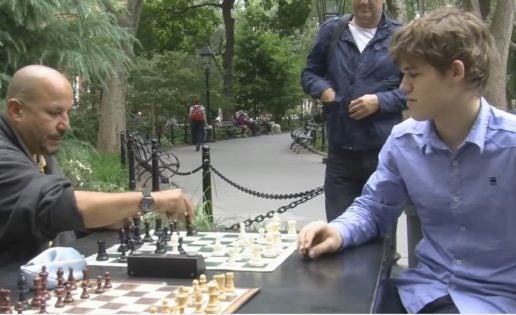 Carlsen, de incógnito con dos buscavidas en Nueva York