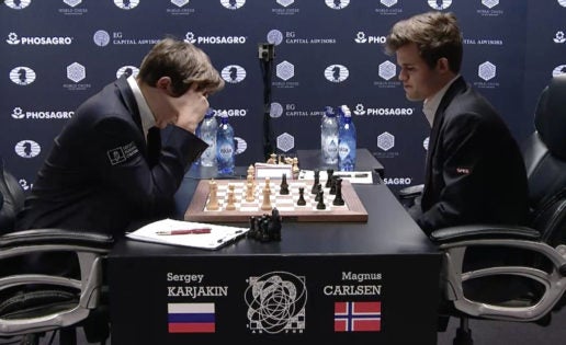 Karjakin deja herido a Carlsen, pero no lo remata