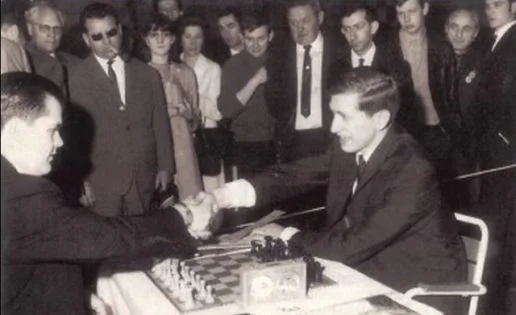 Muere el sacerdote y ajedrecista William Lombardy, la única ayuda de Fischer contra Spassky