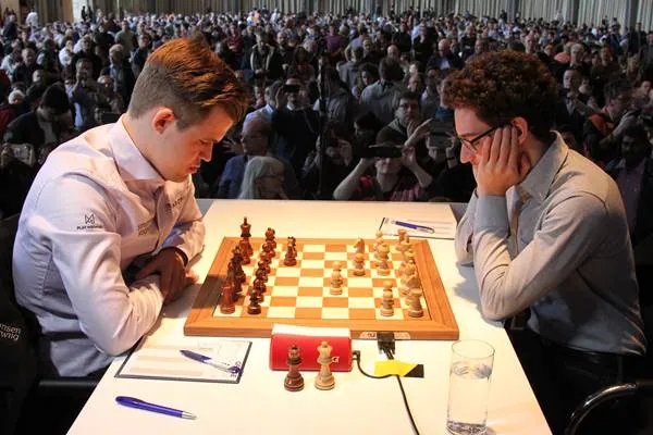 Caruana y Carlsen calientan el Mundial de Ajedrez