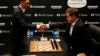 Carlsen impresiona y Caruana resiste en la primera partida del Mundial