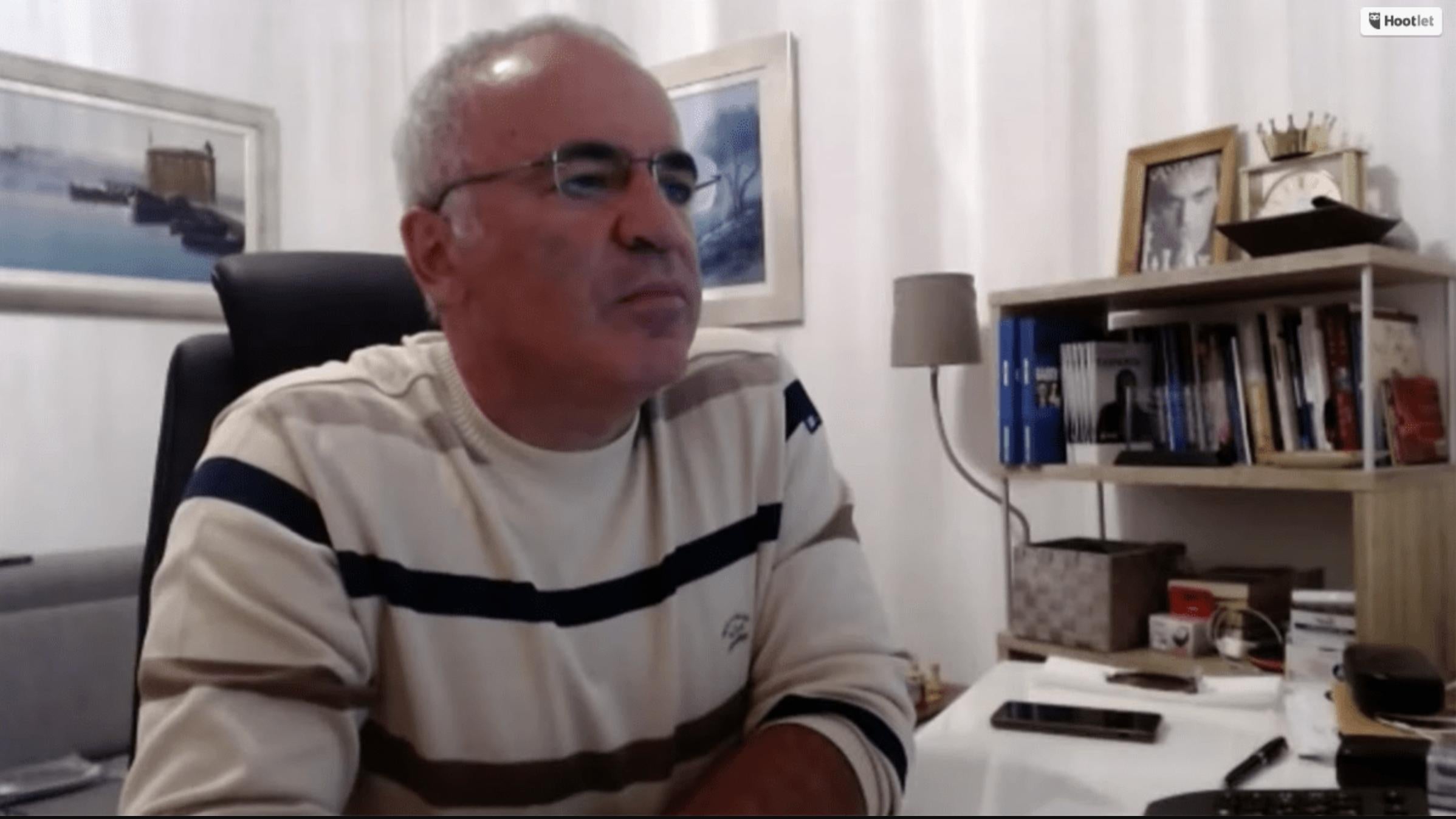 Kasparov aguantó el tipo ante la élite