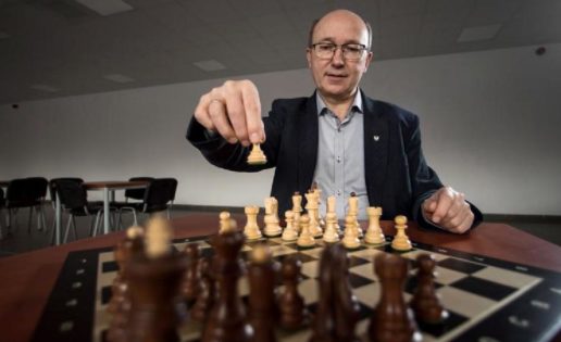 Un doctor polaco inventa el ajedrez diagonal