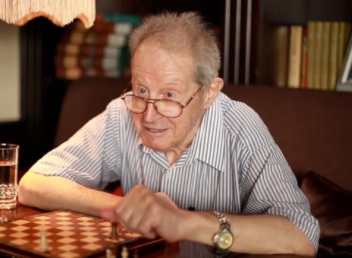 Yuri Averbaj, el gran maestro más viejo del mundo, cumple 100 años