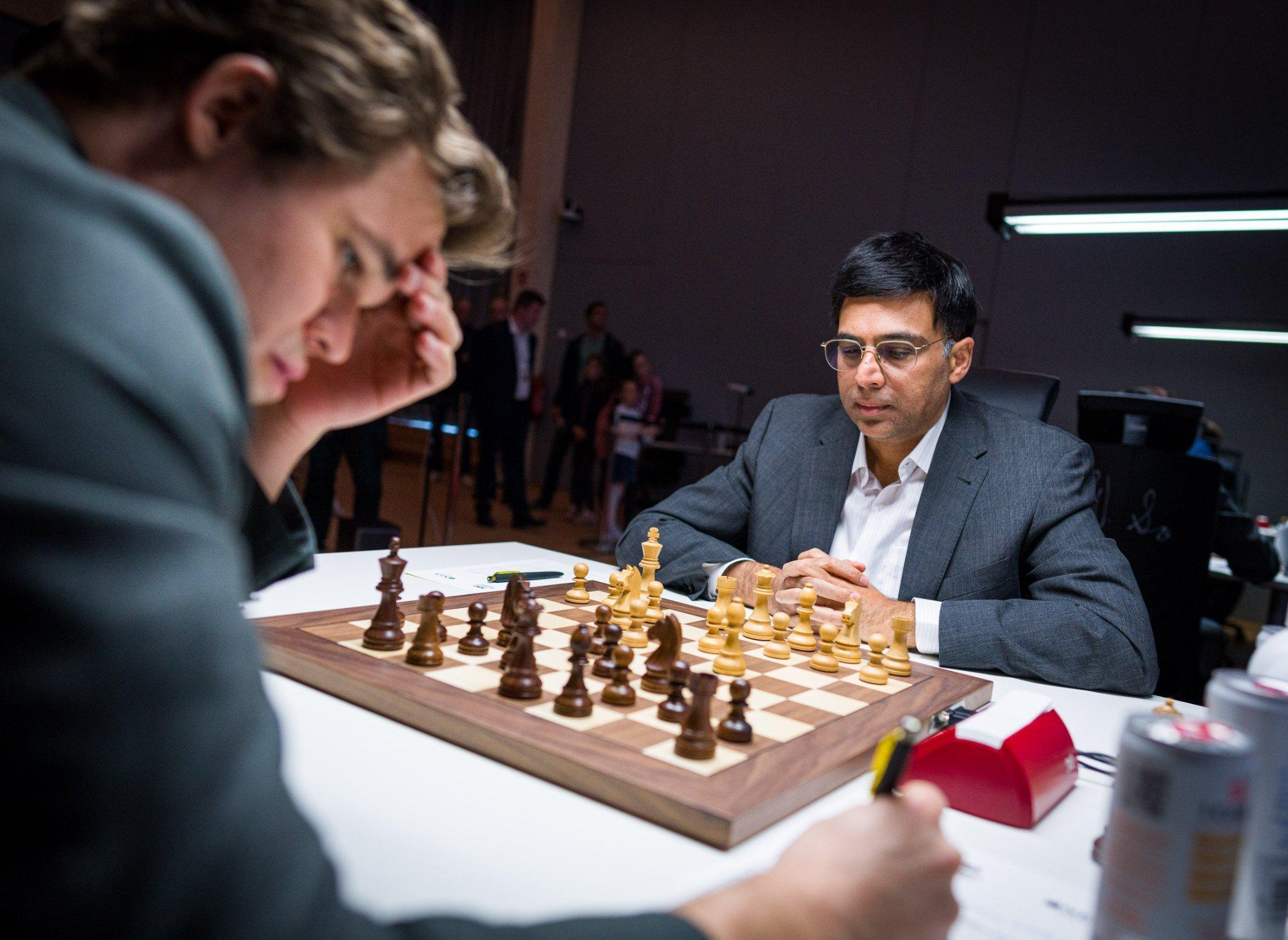 Anand regresa al top 10 del ajedrez mundial con 52 años