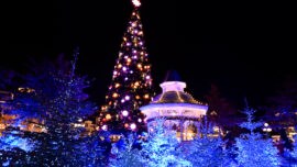 Así es el espectacular encendido del árbol de Navidad en Disneyland París