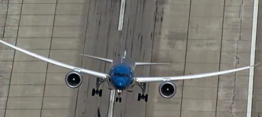 Vídeo: el nuevo avión de pasajeros Boeing 787-9 Dreamliner despega casi en vertical