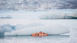 ¿Qué hace esta misteriosa cara junto a un iceberg?