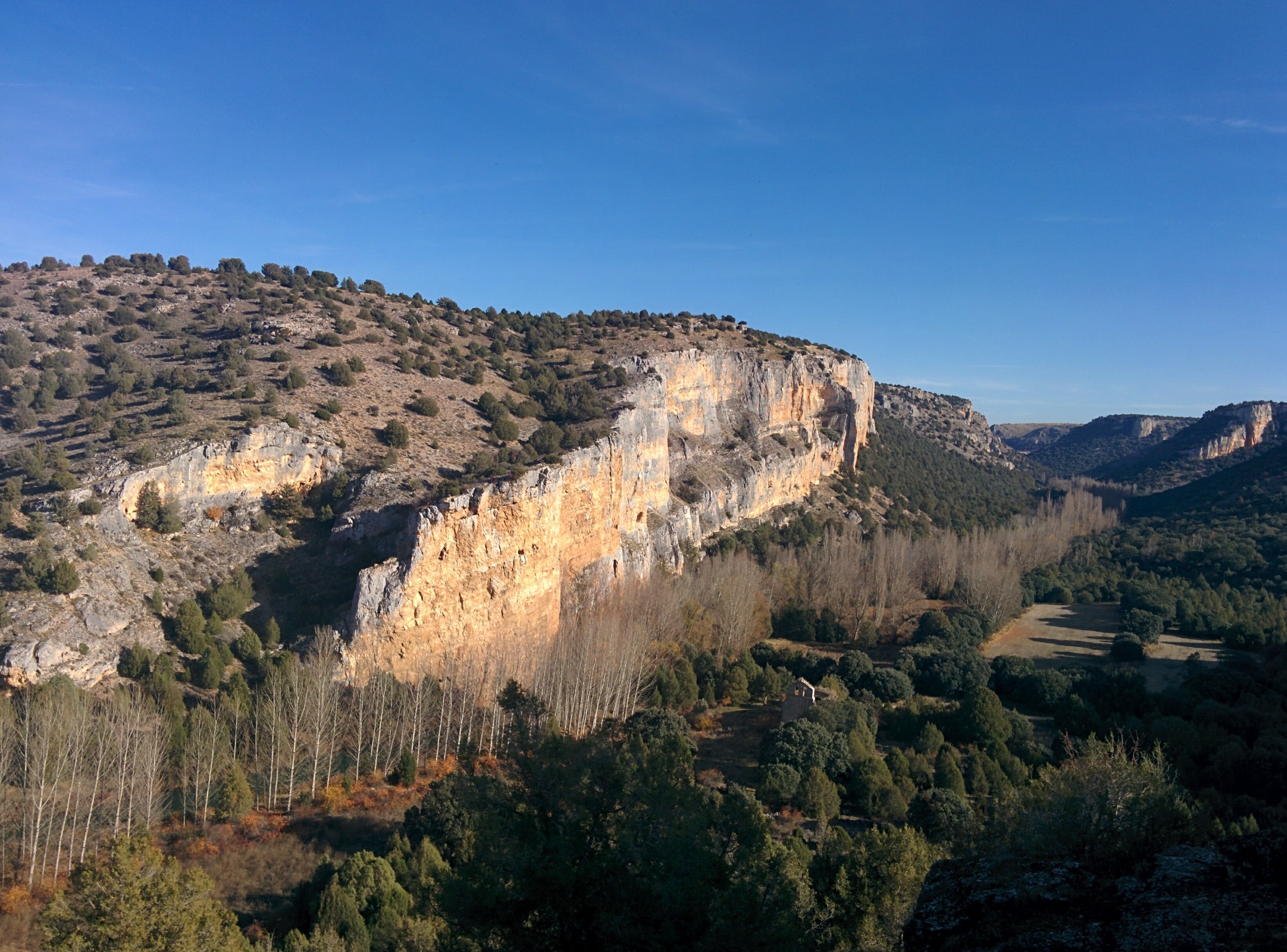 Hoces del río Riaza: el solitario reino de la belleza castellana