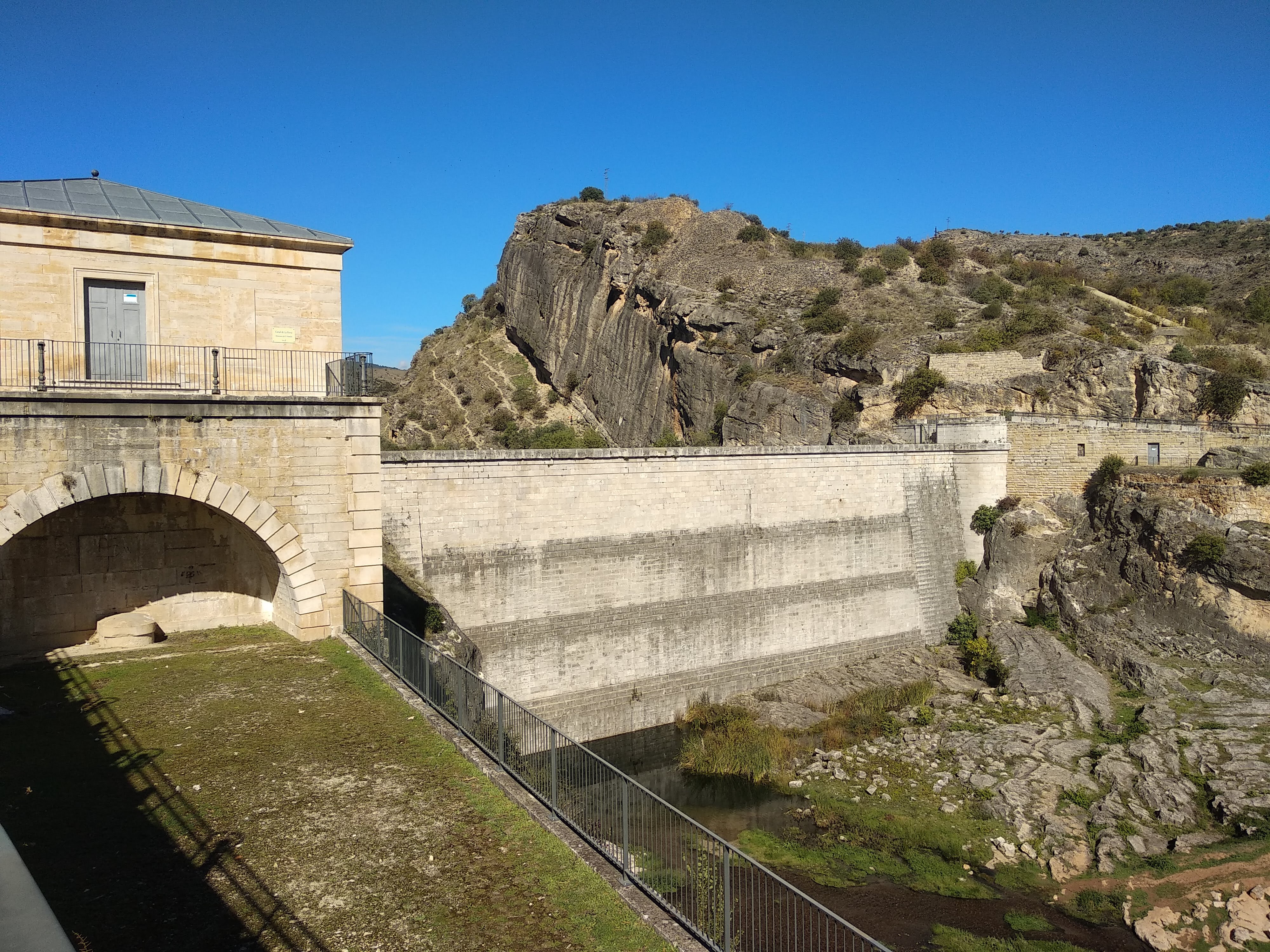 El Pontón de la Oliva: la primera gran presa construida en Madrid (y el primer gran desastre)