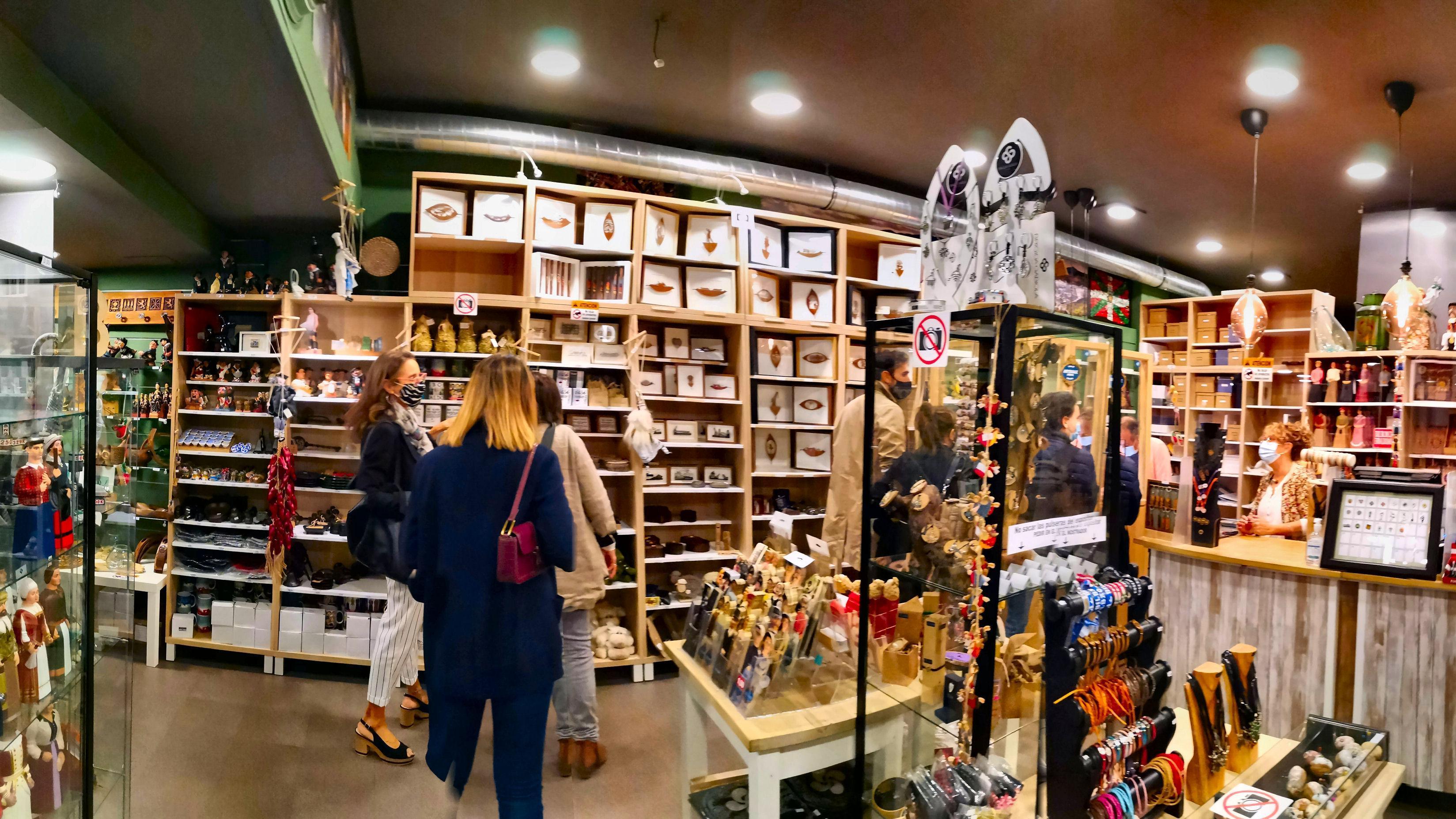 Tiendas en Bilbao: La marca 'Pura Madre' abre una tienda en Bilbao donde  encontrar tesoros 'vintage