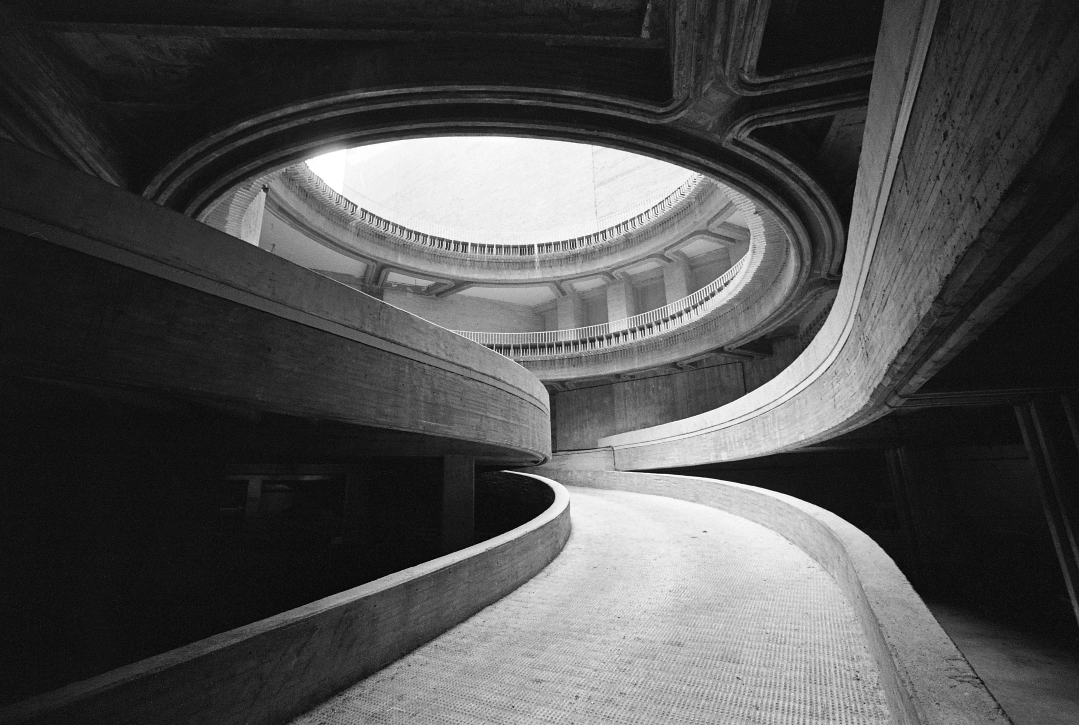 Fotografía y Arquitectura Moderna en España. Entrevista a Iñaki Bergera