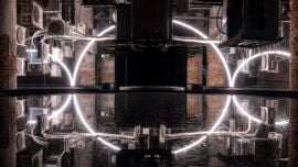 Los arquitectos se visten de superhéroes contra el apocalipsis climático en la Bienal de Venecia