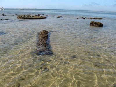 Identidades sumergidas en un fuerte tragado por el mar