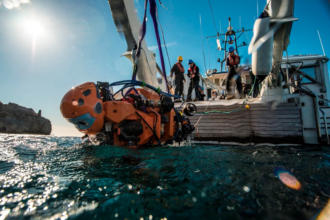 Использование подводных роботов. Море робот. Робот водолаз. Робот исследователь морского дна. Роботы для глубоководных исследований.